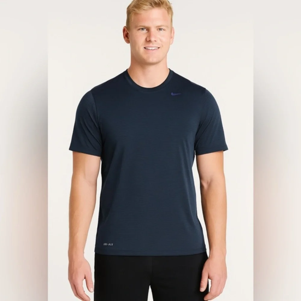 Nike Men's Dark Blue Short Sleeve Tee